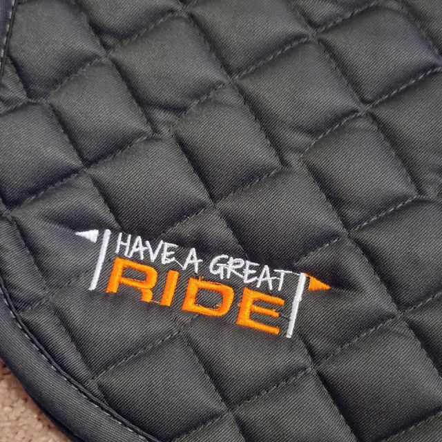 Is orange your color? You'll love this custom-made "Have A Great Ride" charcoal gray saddle pad! Want it? Drop a DM or post in the comments. 🧡
#RideHeelsDown #horsebackriding #horsesofinstagram #horses #horse #barnlife #riding #eventing #dressage #jumper #horseshow #heelsdown #equitation #xc #crosscountry #haveagreatride #eventer #usea #3phase #3ways3days #ushja #usdf #usef