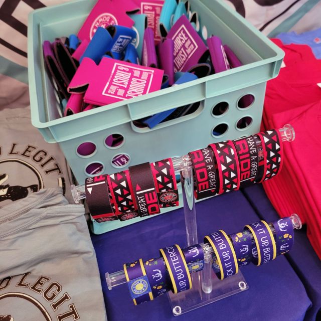 Still need a little gift for your barn bestie or whoever is taking care of your horse while you're here at the @KentuckyThreeDayEvent? Come pick up a cute coozie or reversible wristband! 🎁
#LRK3DE #KentuckyThreeDayEvent #Kentucky3DayEvent #horsebackriding #horsesofinstagram #horses #horse #barnlife #riding #eventing #dressage #jumper #horseshow #heelsdown #equitation #xc #crosscountry #haveagreatride #eventer #usea #3phase #3ways3days #ushja #usdf #usef